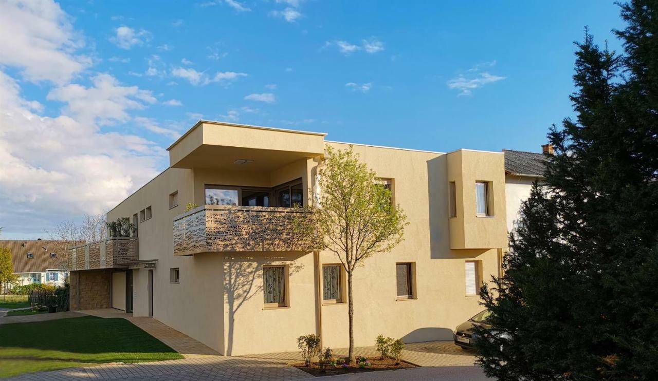 Pannonia Appartements นอยซีเดิลอัมเซ ภายนอก รูปภาพ